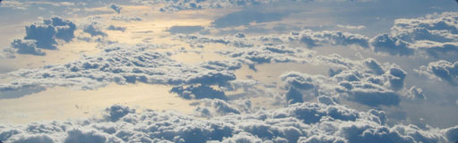 Nuages vus de l'avion à 10000 mètres d'altitude